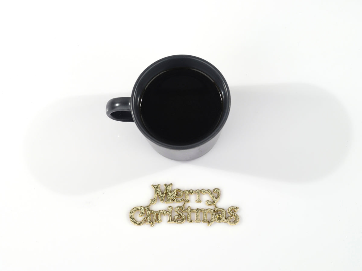 a black cup with a handle